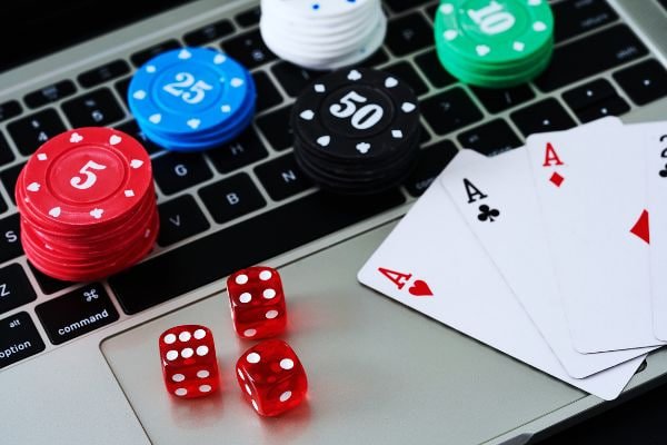 মোবাইলে 777 casino স্লট গেম খেলছেন বাংলাদেশি ব্যবহারকারী